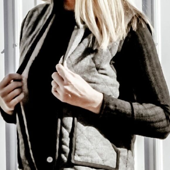 Quilted Herringbone Vest Lined With Faux Sherpa - Picture 8 of 12